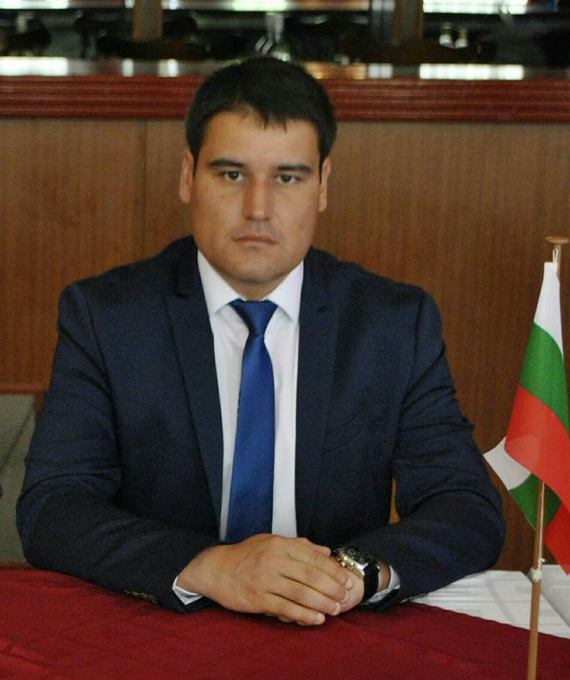 деян моллов