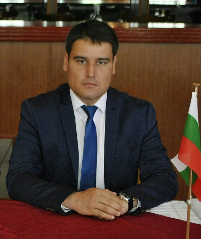 деян моллов
