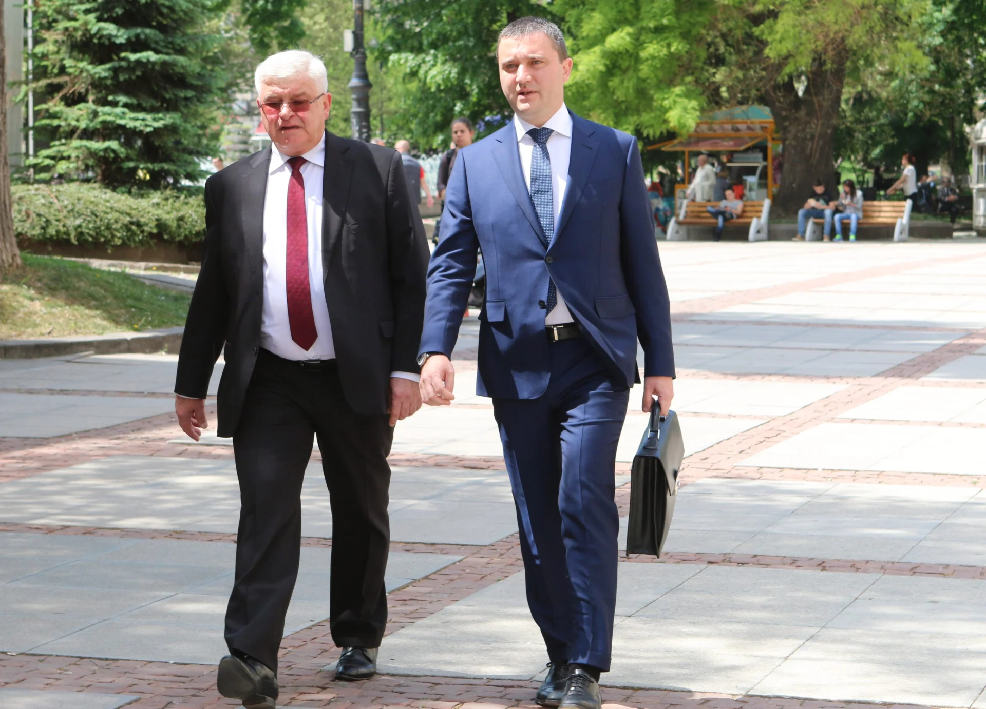 Смяна на министри министерство на финансите Кирил Ананиев Владислав Горанов