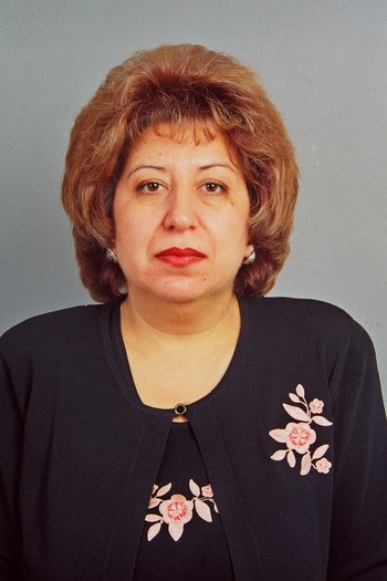 Диана Младенова