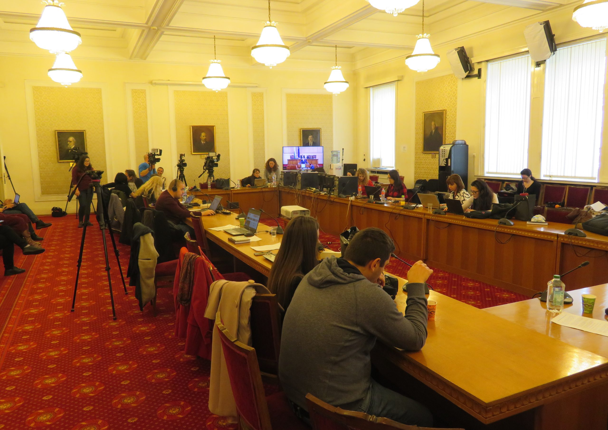 Журналисти в зала "Запад"