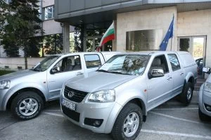 пред сградата на Агенция „Митници”