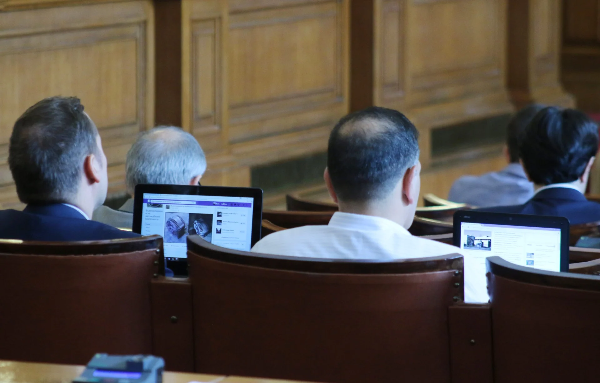 Парламент лаптопи