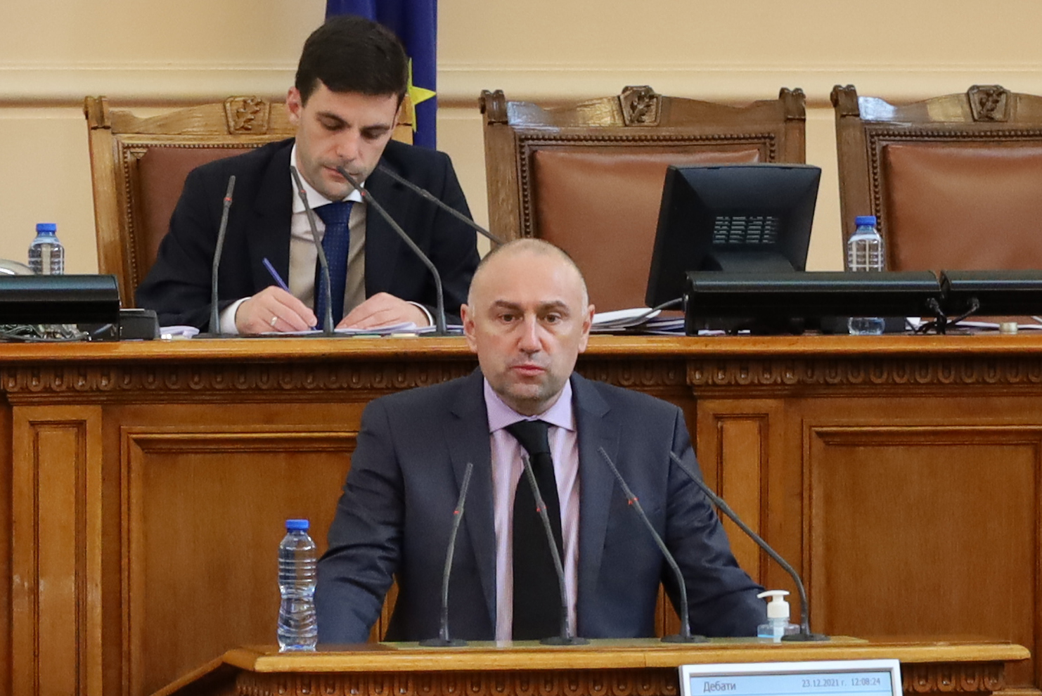 Парламент Любомир Каримански