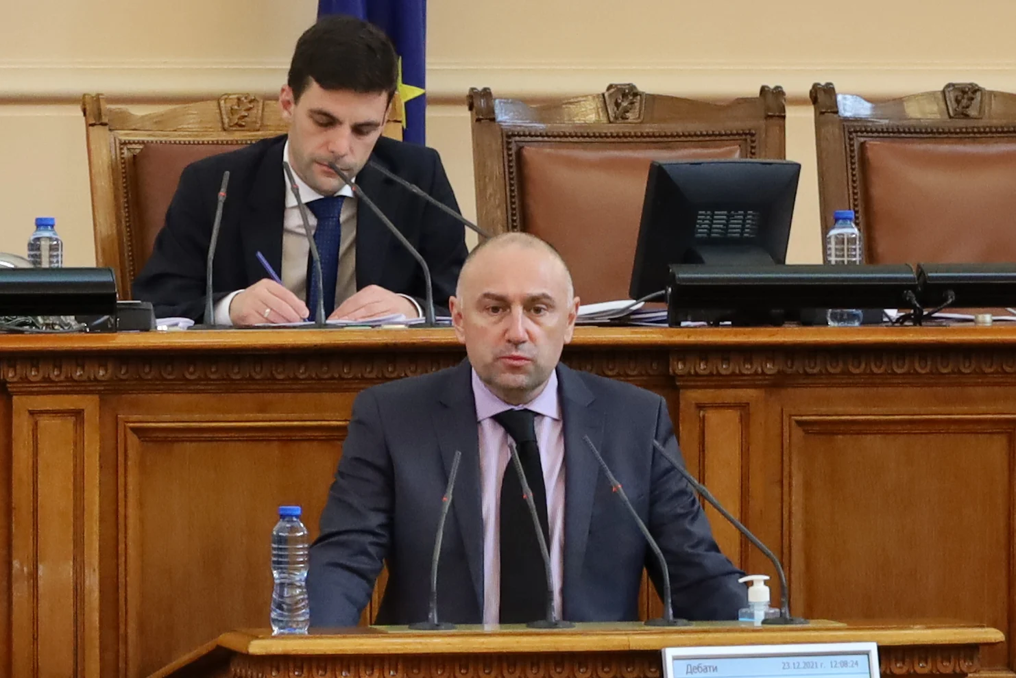 Парламент Любомир Каримански