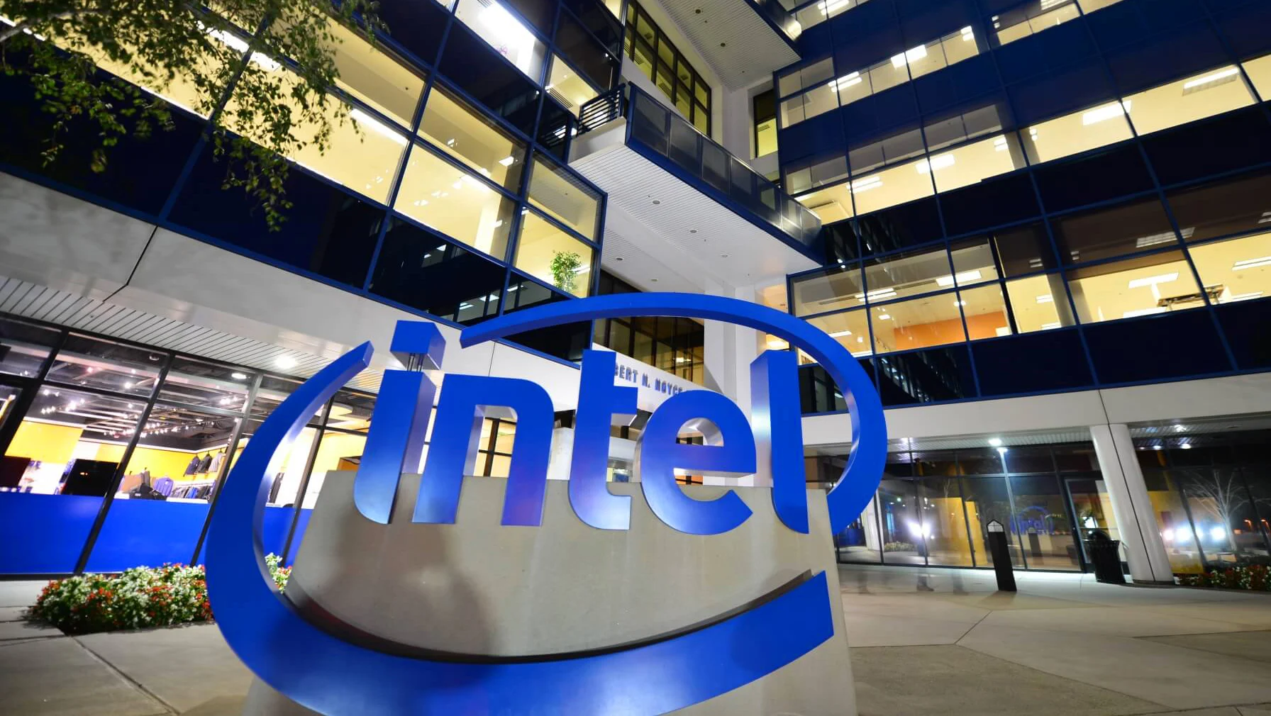 Правителството на САЩ обмисля потенциално сливане между Intel и AMD