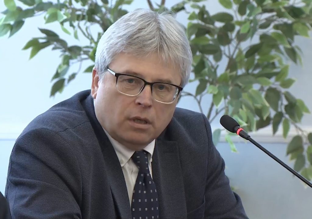 НЗОК, Станимир Михайлов, Парламентът ще гласува оставката на шефа на НЗОК четири месеца след подаването ѝ