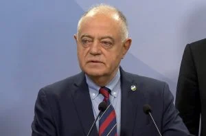Атанасов иска оставката на Киселова, тя го обвини, че "търси консолидация на опозицията"