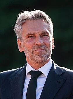 Нидерландците гласуват на предсрочни парламентарни избори за Долната камара 2 Дик Схоф