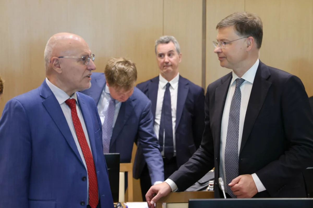 Управителят на БНБ Димитър Радев се срещна с еврокомисаря Валдис Домбровскис 7 Валдис Домбровскис