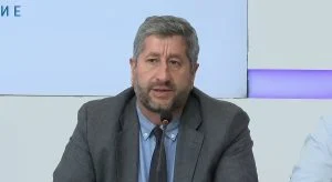 От ПП-ДБ обещават на избирателите си да спрат Пеевски да "презареди" влиянието си