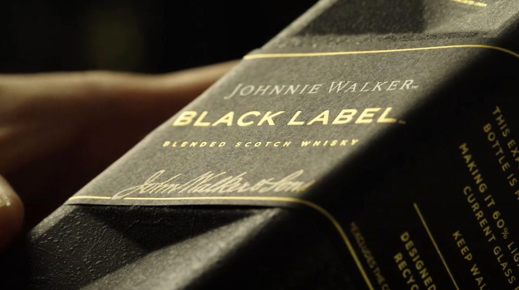Johnnie Walker представя първата бутилка от 90 процента хартия