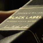 Johnnie Walker представя първата бутилка от 90 процента хартия
