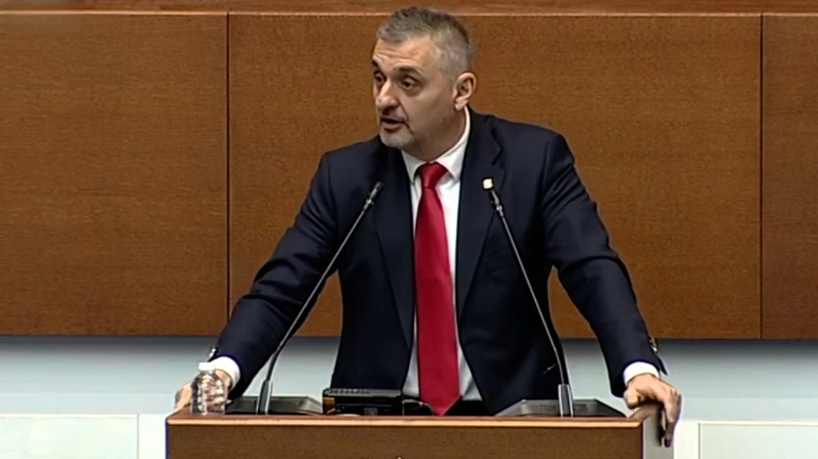 Кирил Добрев предлага пълна забрана на тротинетките