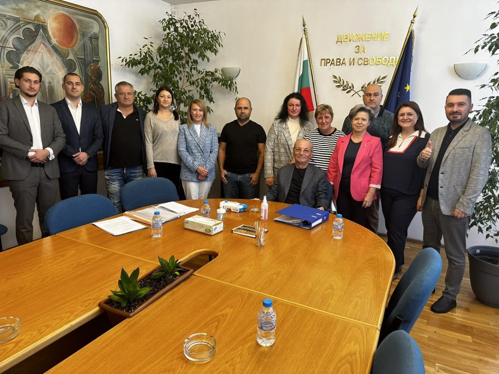 Денят по диагонал - 3 юни 2025 г. 2 Ахмед Доган пристигна в централата на ДПС