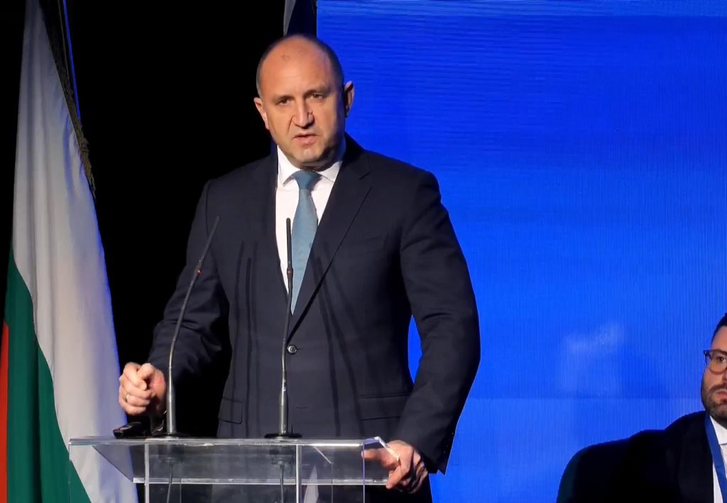 Радев: Целта на влизането в еврозоната е хората да живеят по-добре 2 конференция "България по пътя към еврото" Румен Радев