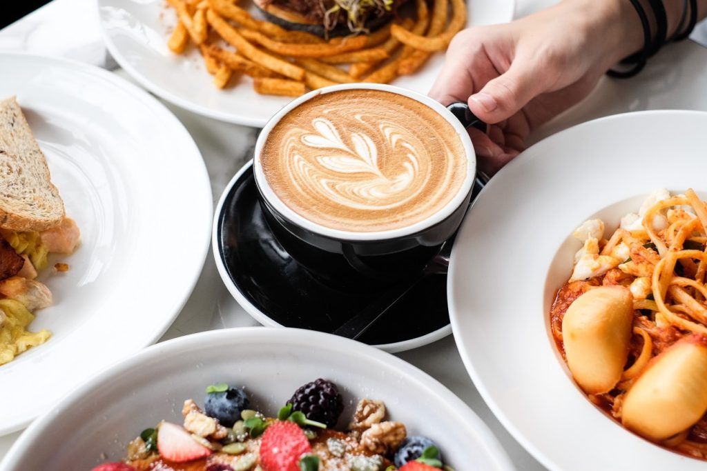 Подценяваният навик за дълголетие - защо времето на закуската има значение 1 Какво се случва с вашия холестерол, когато пропуснете закуската