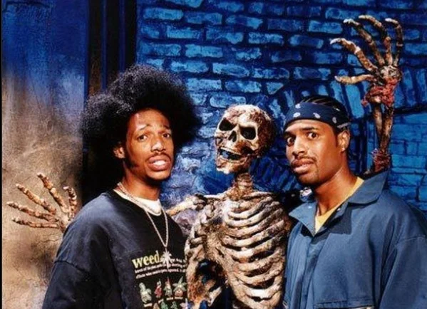 Двамата братя Уейънс по време на снимките на "Страшен филм 2".