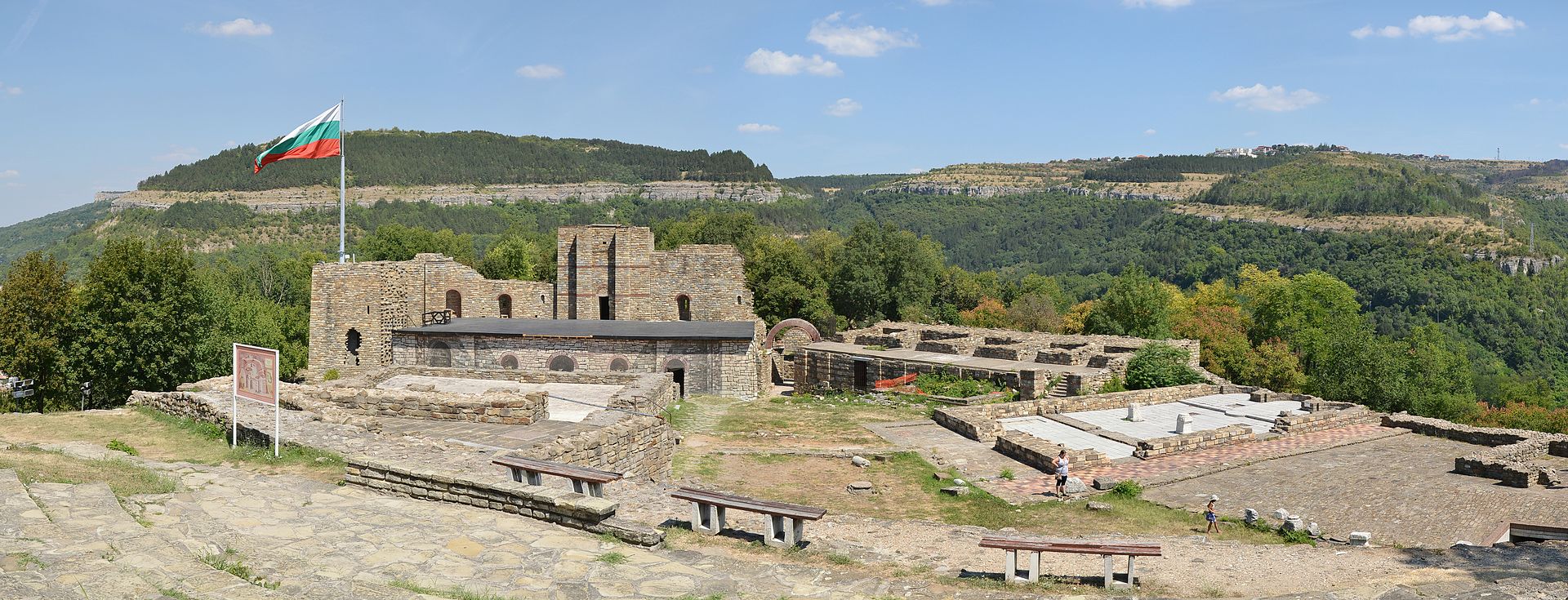 Дворецът на хълма Царевец