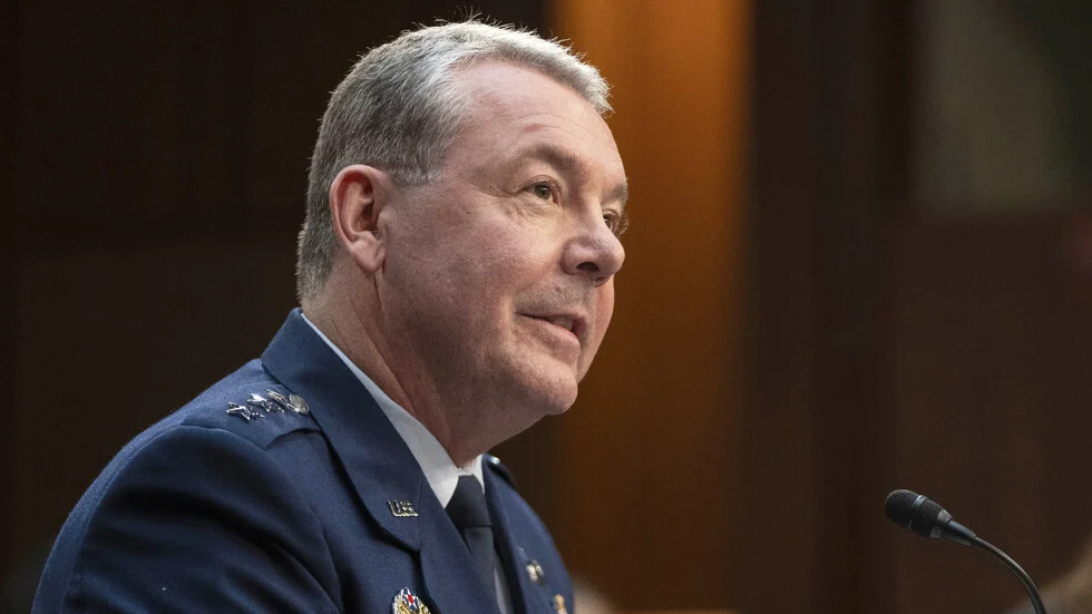 Шефът на американското военно разузнаване е уволнен, сенатори обвиняват Тръмп в политическа чистка