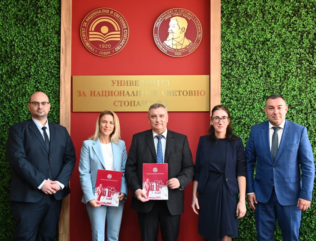 АББ и УНСС подписаха меморандум за тригодишно сътрудничество 1 dzhejms jolovski abb unss