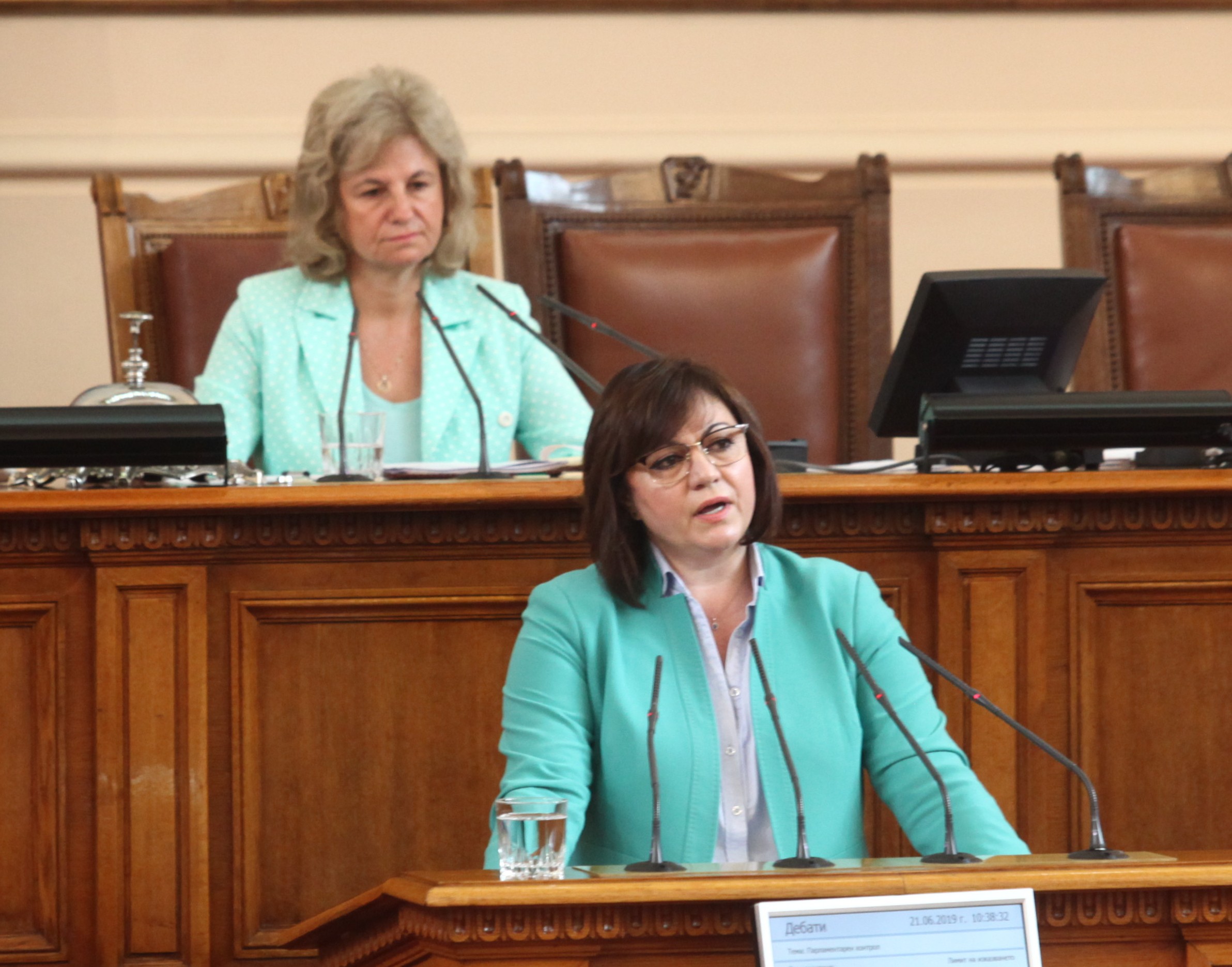 Корнелия Нинова