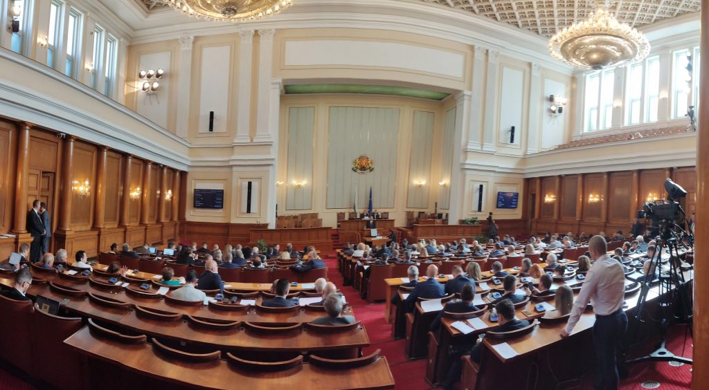 Парламентът купува 300 персонални компютъра за 598 000 лева без ДДС 7 Парламент зала