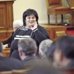 Искра Фидосова вече знае каква работа ще свърши предложената от ГЕРБ комисия и е видимо доволна.