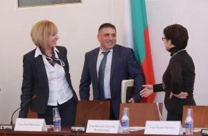 Парламент Мая Манолова