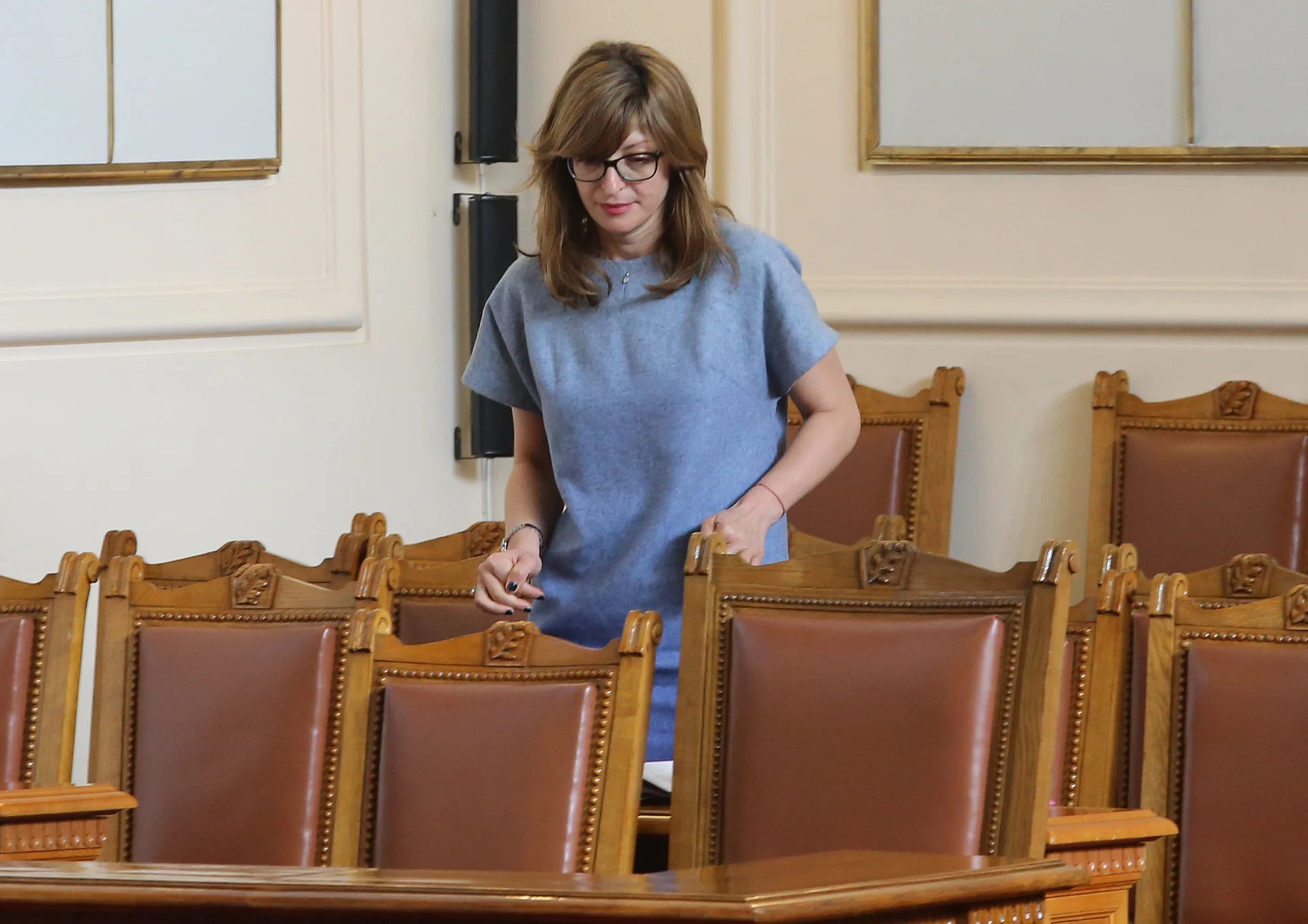 Парламент Екатерина Захариева
