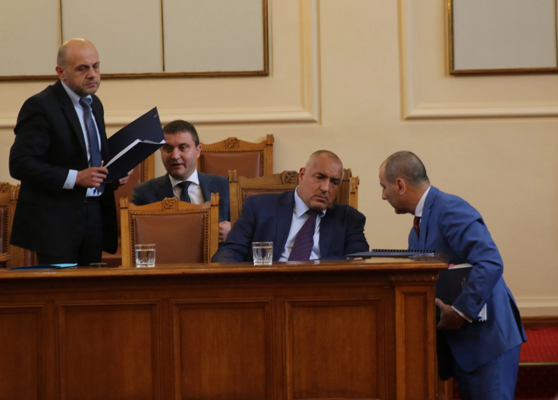 Парламент Томимслав Дончев Владислав Горанов Бойко Борисов Цветан Цветанов