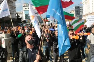Протест на КНСБ и Подкрепа и работодатели срещу високите цени на тока