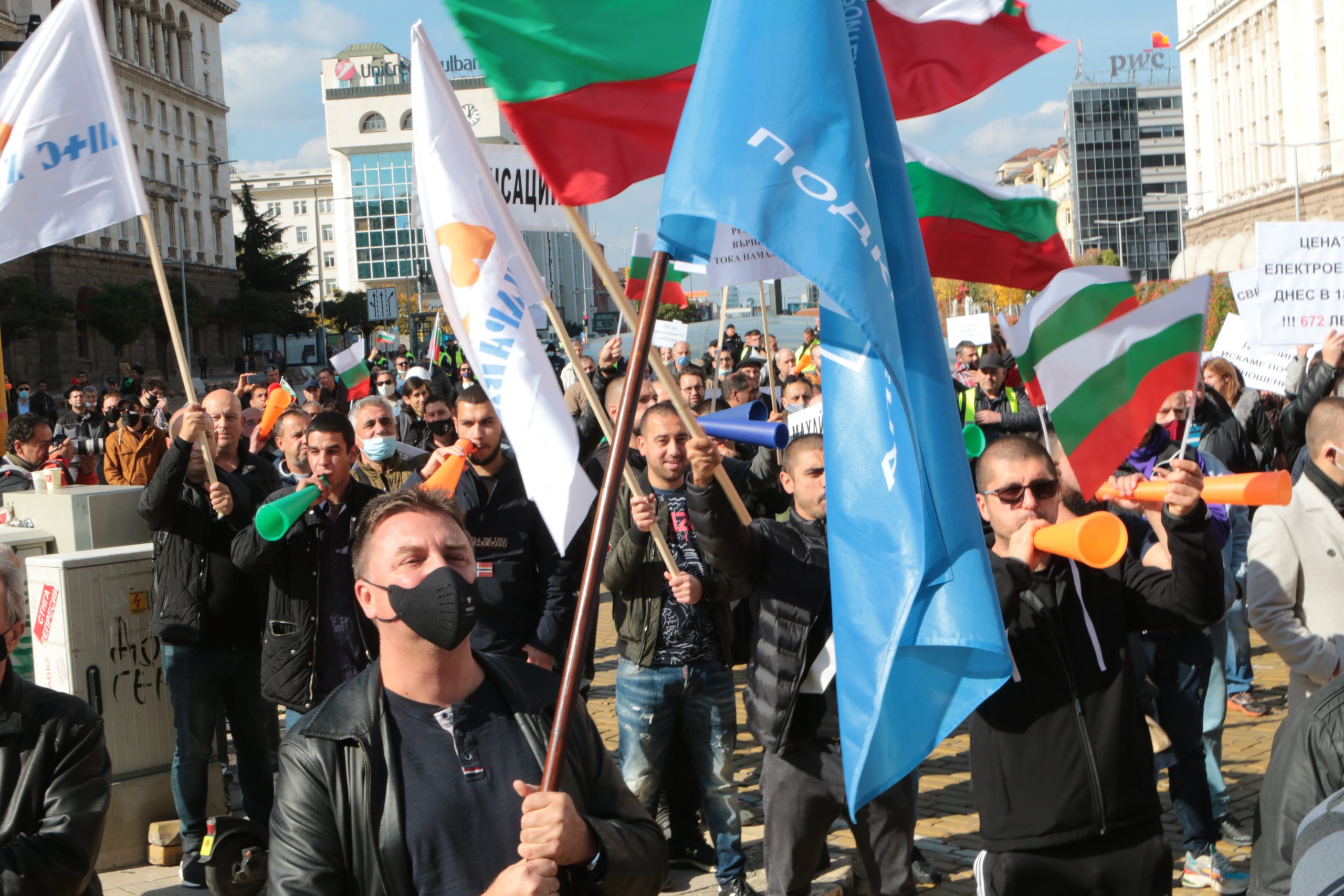 Протест на КНСБ и Подкрепа и работодатели срещу високите цени на тока