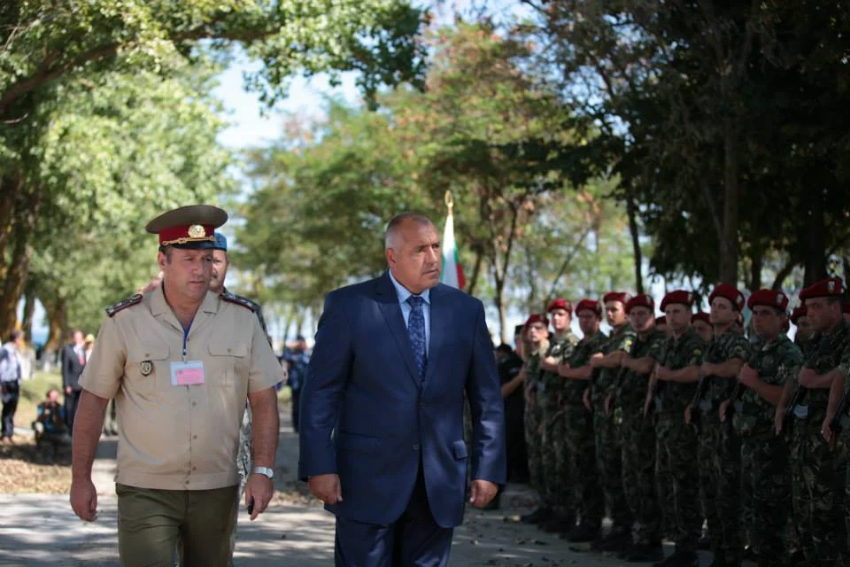 Бойко Борисов армия военни