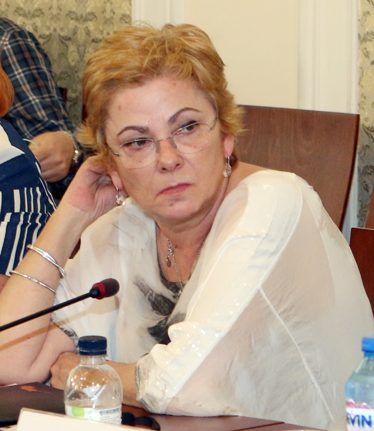 Парламент комисия по икономическа политика изслушване на членове на КЗК Юлия Ненкова