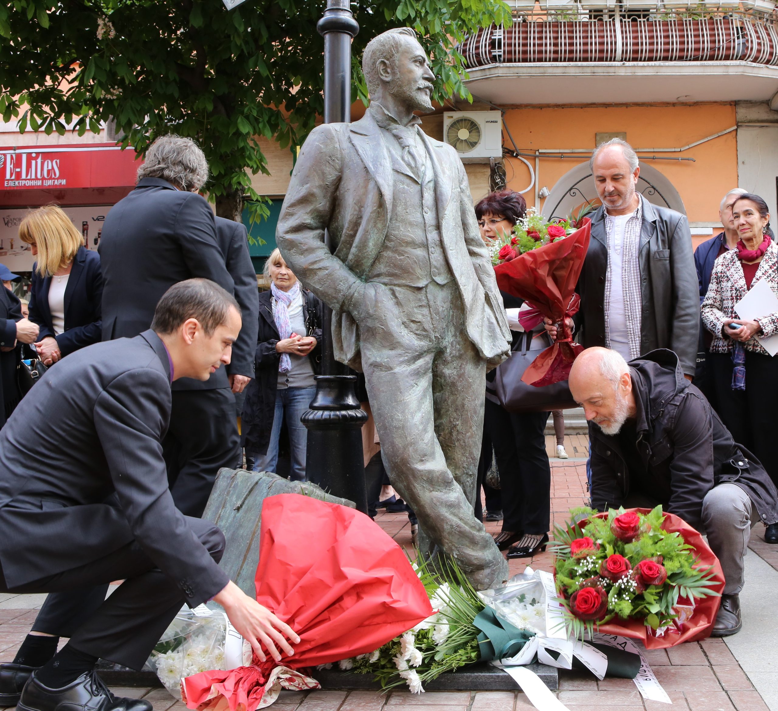 Откриване на паметник "Алеко Константинов" - Йорданка Фандъкова кмет на София