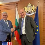 Министърът на земеделието и храните Кирил Вътев и посланикът на САЩ в България Кенет Мертен