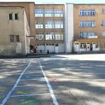 училище, училищен двор