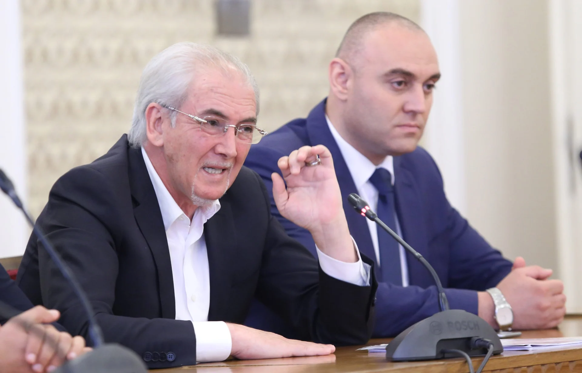 Парламент ДОСТ - Лютви Местан