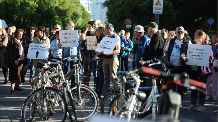 Пореден протест на кръстовището на ул. "Фритьоф Нансен" и бул. "Патриарх Евтимий" в София