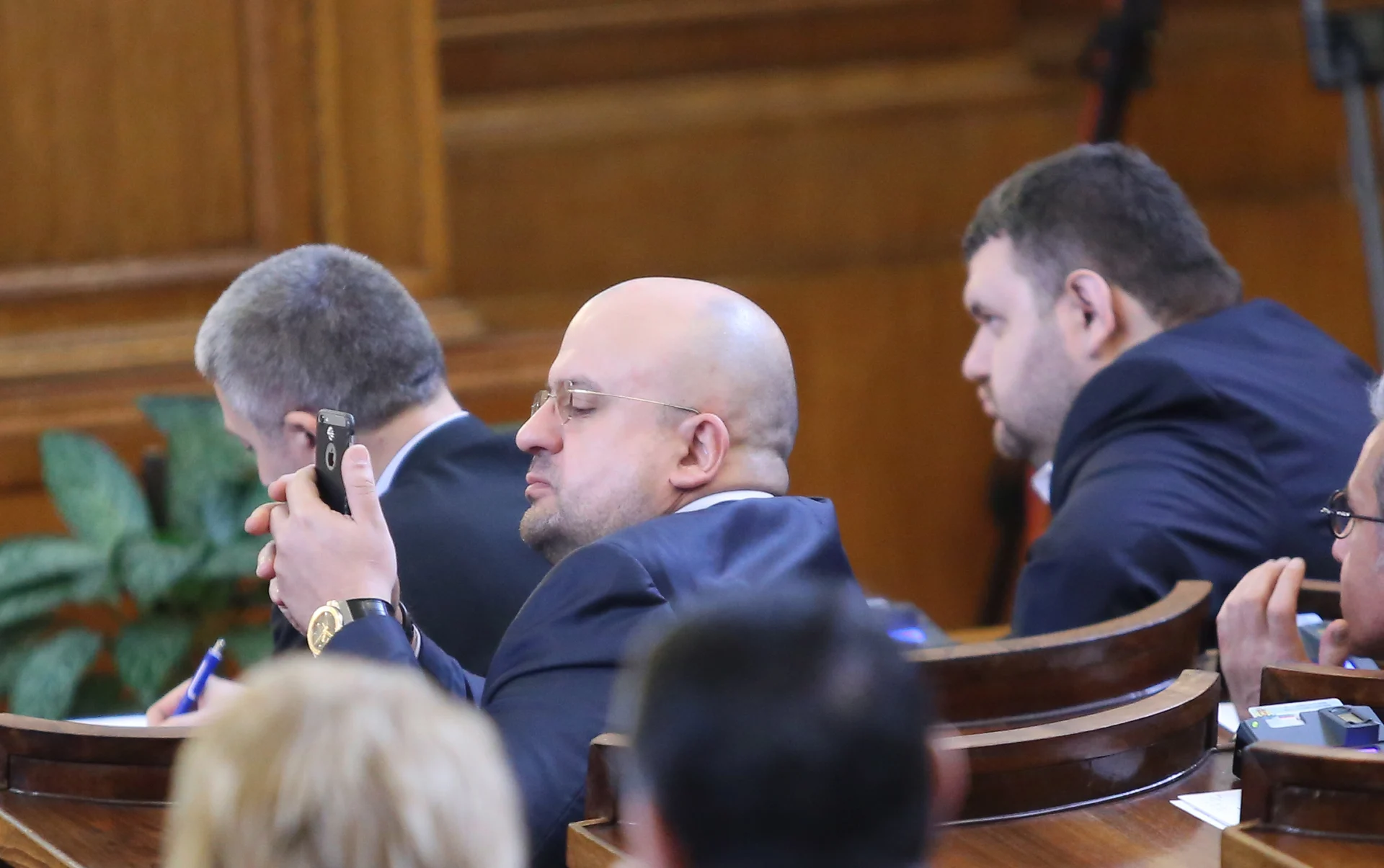Парламент Камен Костадинов