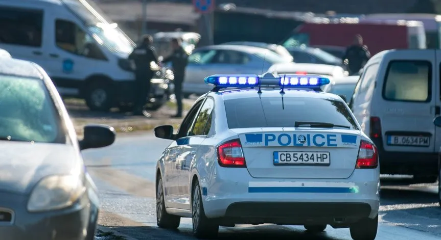 Арестуваха двама братя пребили и ограбили жена на спирка в "Люлин"