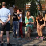 Десетки жители на Кричим се събраха пред дома на починалия след жесток побой мъж