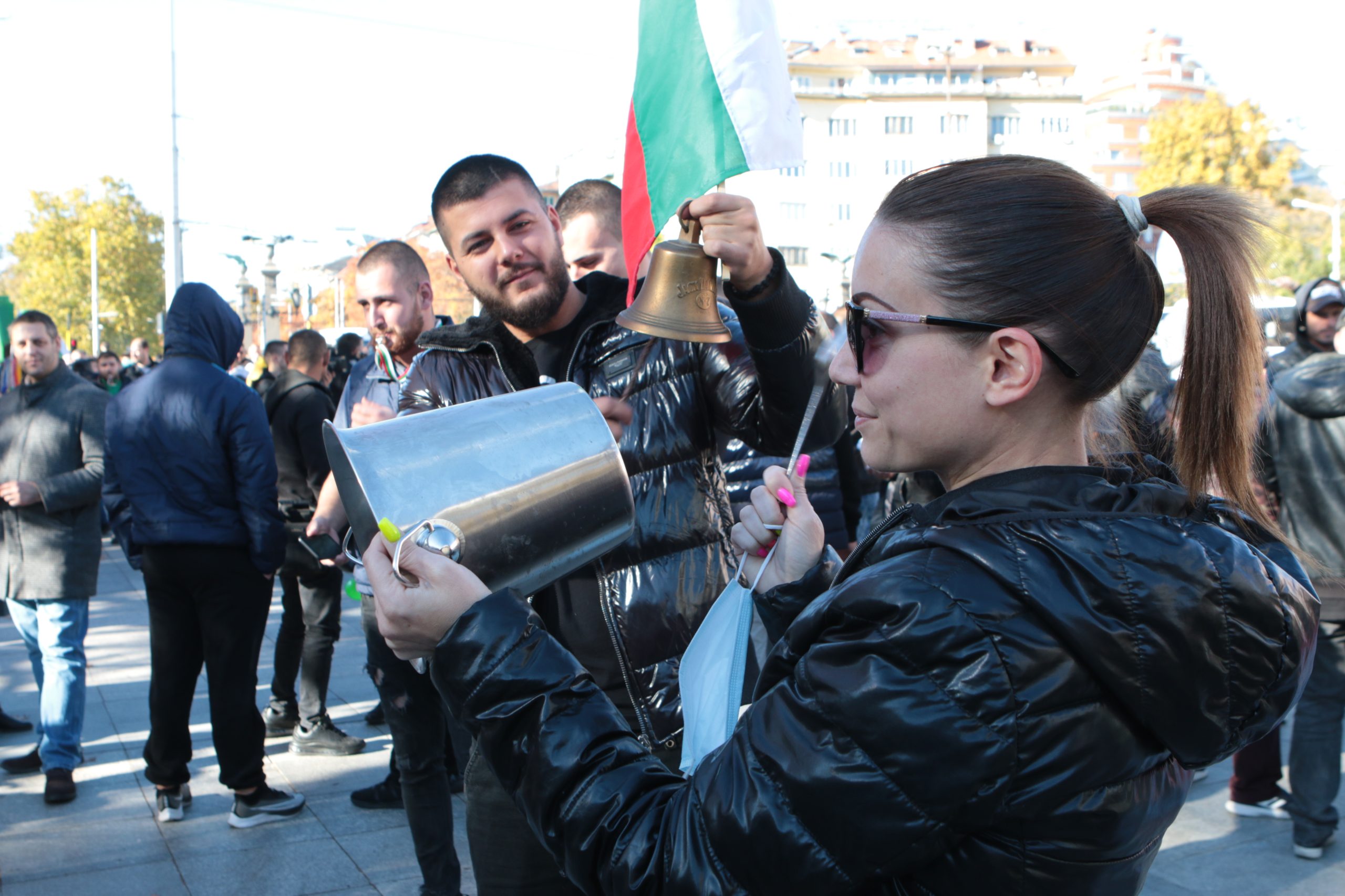 Ресторантьорите затварят заведенията си за по няколко часа в знак на протест срещу връщането на 20% ДДС