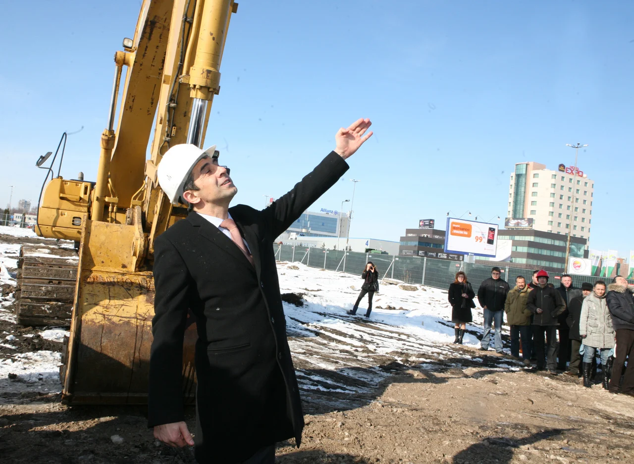 Първа копка небостъргачРосен Плевнелиев - министър на МРРБ