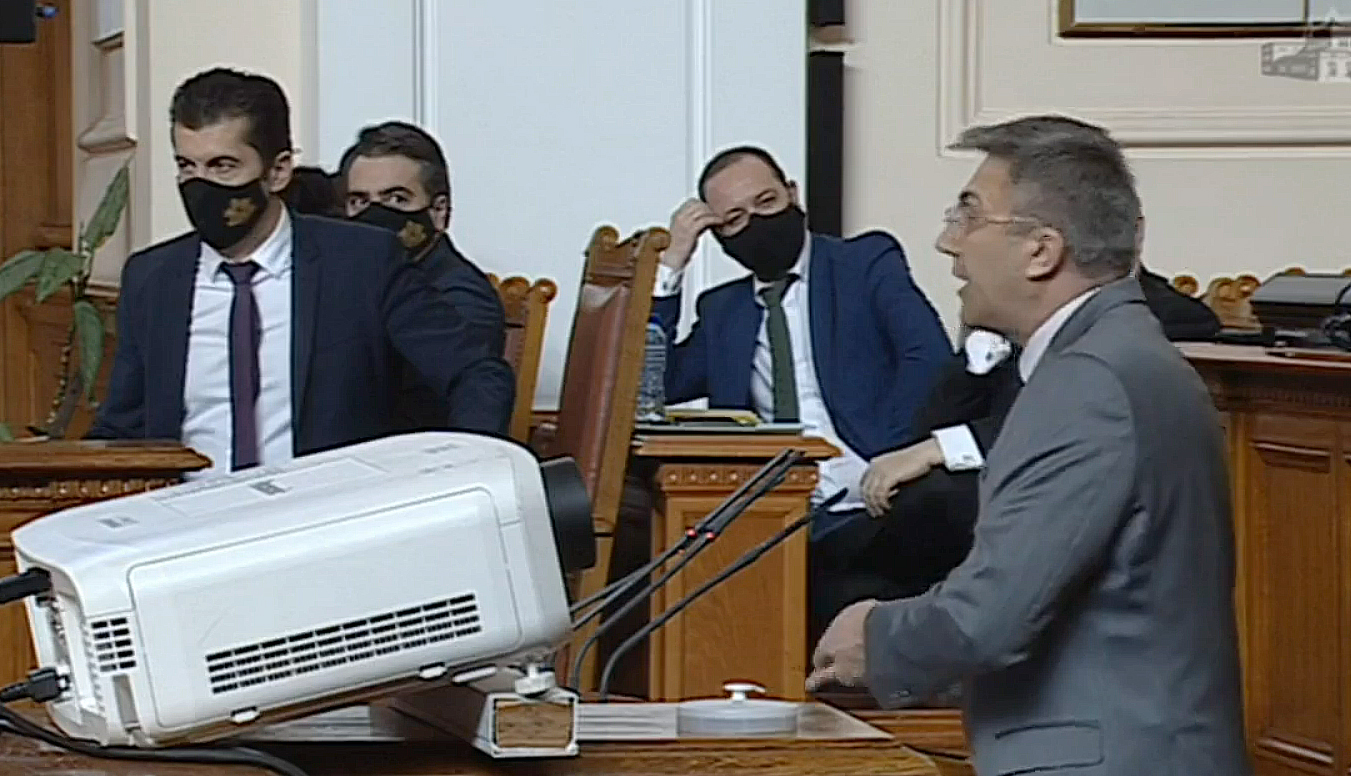 Парламент Мустафа Карадайъ