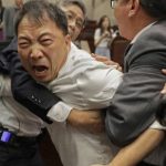 бой парламент хонконг
