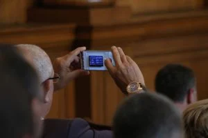 Парламент купуване ф16 самолети