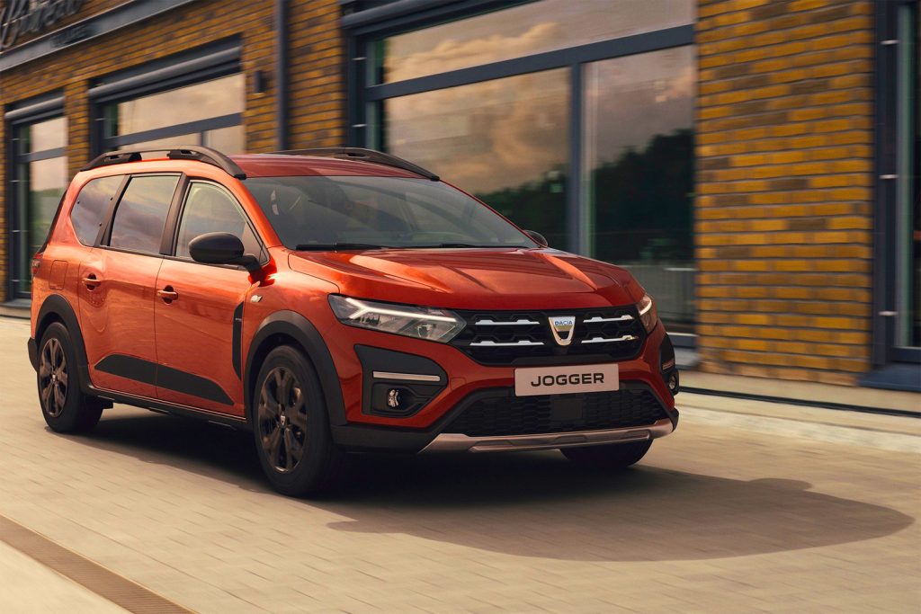 Dacia ще покаже в Париж хибридният Jogger