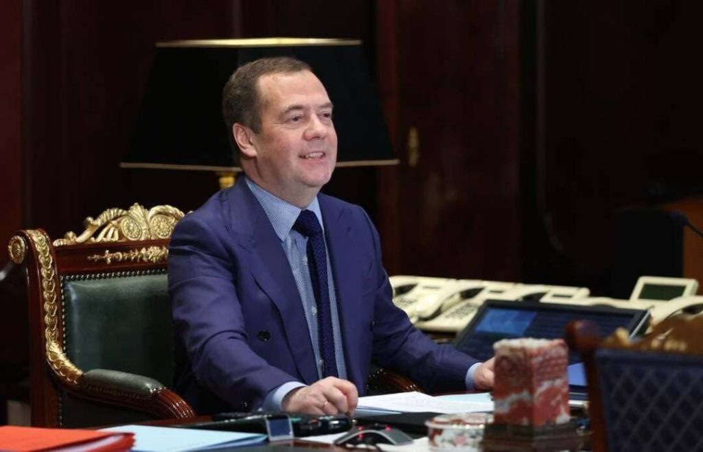 Медведев обяви за "легитимна цел" представители на британските власти 8 Дмитрий Медведев